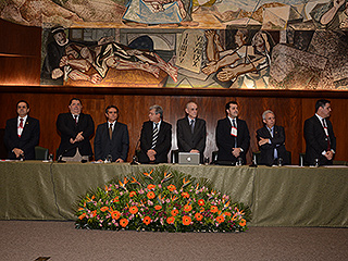 Magistrados mineiros e palestrante de São Paulo compuseram a mesa de honra na abertura do evento