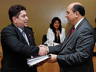 O juiz Evaldo Gavazza (esq.), da Vara de Execuções Criminais, é um apoiador da humanização das penas