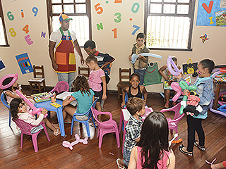 Filhos de egressos participaram de uma oficina lúdica