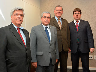 Da esquerda para a direita: os desembargadores Jarbas Ladeira, Herbert Carneiro e Antônio Braga e o juiz Thiago Colnago