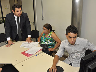 Juiz leigo conduz audiência de conciliação