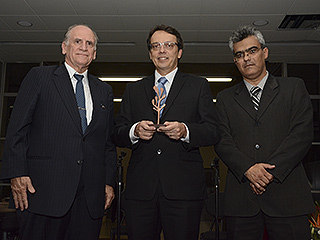 O corregedor Antônio Sérvulo dos Santos, o juiz Cássio Fontenelle e o diretor do foro Rui de Almeida Magalhães prestigiaram o evento