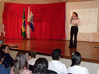 A juíza Ana Maria Marco Antônio falou sobre bullyng para alunos de Coromandel