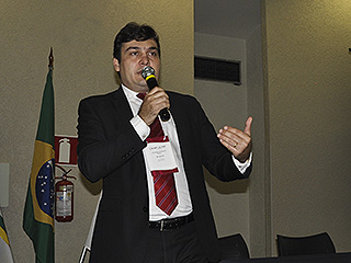 O juiz Renan Carreira Machado proferiu palestra sobre funcionamento e rotina dos Cejusc's