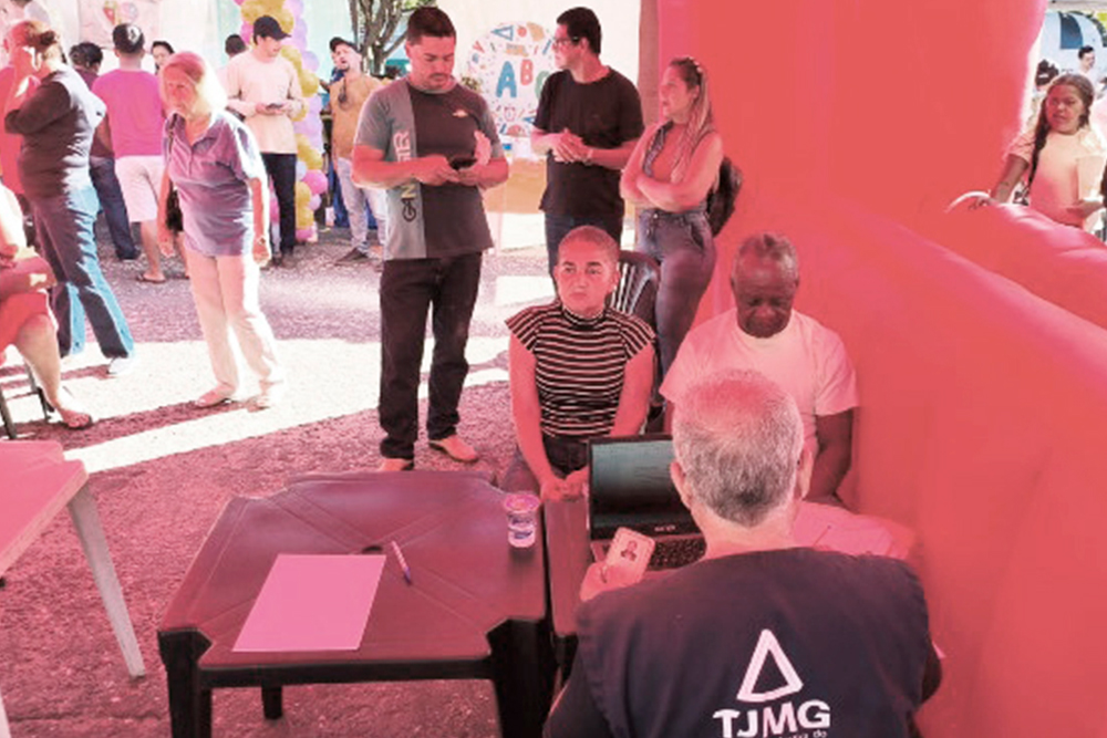 Atendimento realizado pelo CEJUSC em Várzea da Palma. 30/06. (CRÉDITOS: COESP/TJMG).