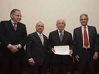 O desembargador Fernandes Filho, ex-presidente do TJMG, foi homenageado por sua contribuição ao Judiciário mineiro como voluntário