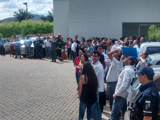 Brigadistas utilizaram técnicas de salvamento para resgatar vítima