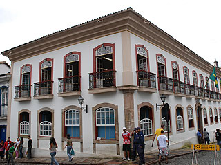 Em Ouro Preto, estão agendadas 80 audiências, sendo que  60 delas serão realizadas nas casas das vítimas, com a presença da magistrada, de servidores da Justiça e de representantes das demais instituições envolvidas.