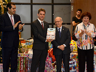 Juarez Pinheiro, diretor regional dos Correios em Minas Gerais, lembrou a origem da campanha, quando carteiros se sensibilizaram com as inúmeras cartinhas endereçadas ao Papai Noel, há mais de 25 anos.