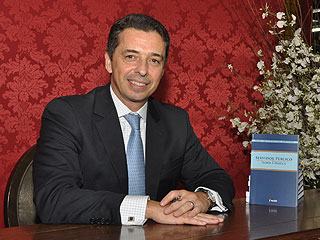 Durante o lançamento do livro, o presidente Pedro Bitencourt Marcondes autografou exemplares do seu livro para os convidados