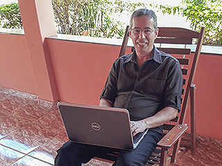 O servidor Arthur Elízio vive hoje, com o teletrabalho, o ápice de sua produtividade