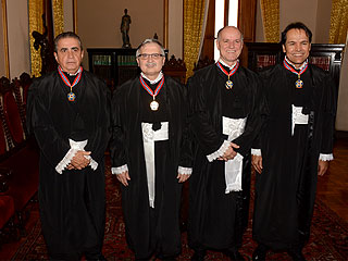 Durante a solenidade, os magistrados fizeram a leitura do termo de compromisso e foram condecorados com o Colar do Mérito Judiciário