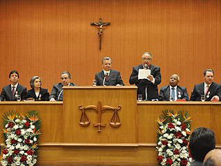 Para o corregedor Audebert Delage a entrega da medalha é uma das tarefas mais agradáveis e justas