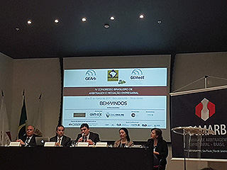 O desembargador Versiani Penna (1º à esq.) e o juiz Renan Machado (ao centro) participaram do evento