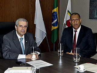 O presidente Herbert Carneiro recebeu o grupo para examinar solicitações