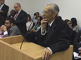 O advogado Jair Leonardo Lopes faz sustentação oral na 5ª Câmara Criminal