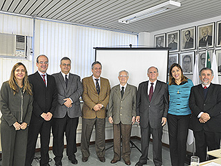 Membros da Ceja e servidores homenageiam o corregedor-geral desembargador Antônio Sérvulo