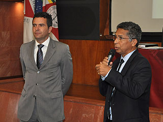 Os juízes Marcelo Rodrigues Fioravante, coordenador dos Juizados Especiais de Belo Horizonte, e Francisco Ricardo Rosa Salles, auxiliar da Corregedoria, fizeram a apresentação do tema