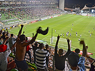 Cerca de 90 abrigados foram assistir ao jogo no estádio Independência
