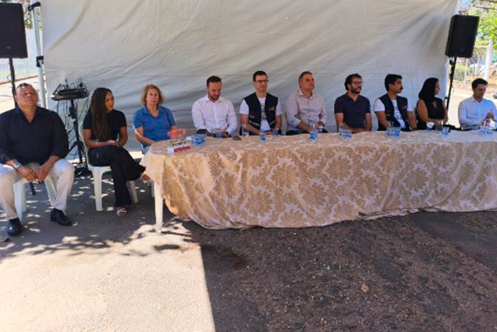 Mesa composta com as autoridades presentes em Várzea da Palma. 30/06 (CRÉDITOS: COESP/TJMG).