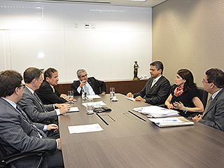 Durante a reunião, foram abordados diversos pontos sobre a cooperação entre os dois tribunais