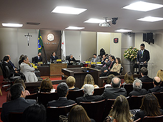 A solenidade foi prestigiada por magistrados, operadores do direito, familiares e amigos do homenageado