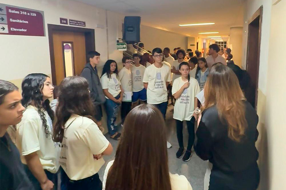 Not---Visita-do-Parlamento-Jovem-ao-Forum-de-Leopoldina-4.jpg
