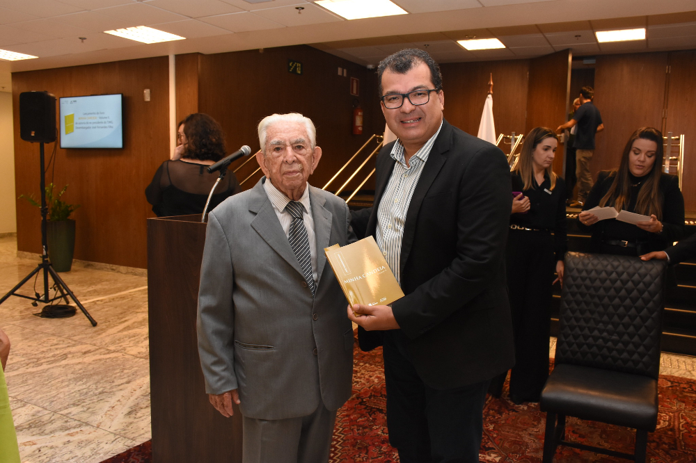 not-lancamento-livro-pres-jose-fernandes-adriano-ribeiro.jpg