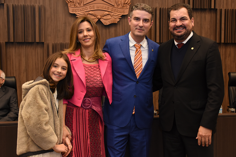 not----posse-leonardo-beraldo---PRESIDENTE--LEONARDO-E--FAMILIA---23.05.22.jpg