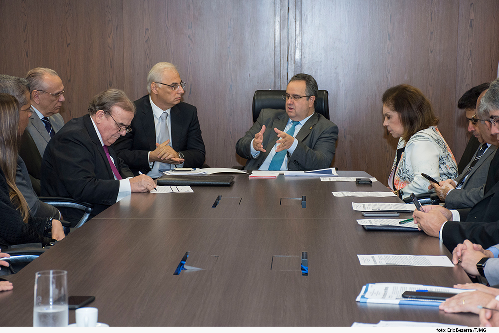 Reunião com a presença do presidente Nelson Missias de Morais e juiz do CNJ Márcio Alexandre