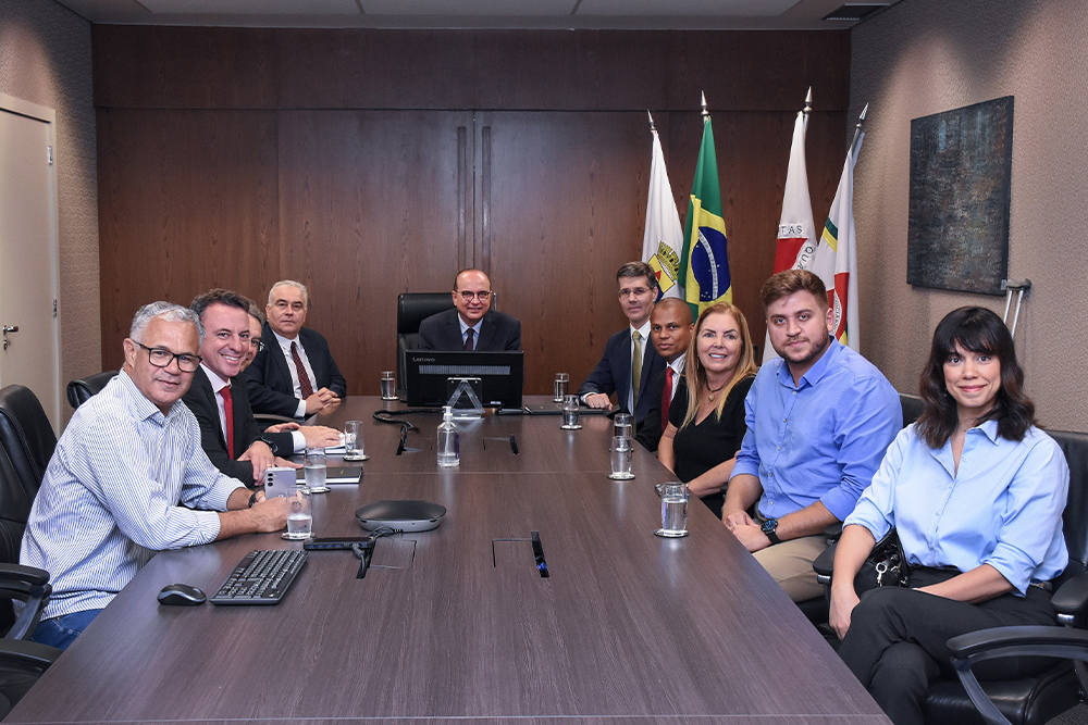 Not---Presidente-com-comitiva-de-Itauna._1.jpg