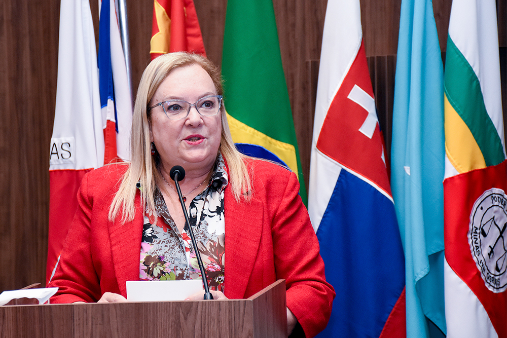 Not----Palestra-VI---Dialogo-de-Cortes---Palestrante-Sylvia-Steiner._1.jpg