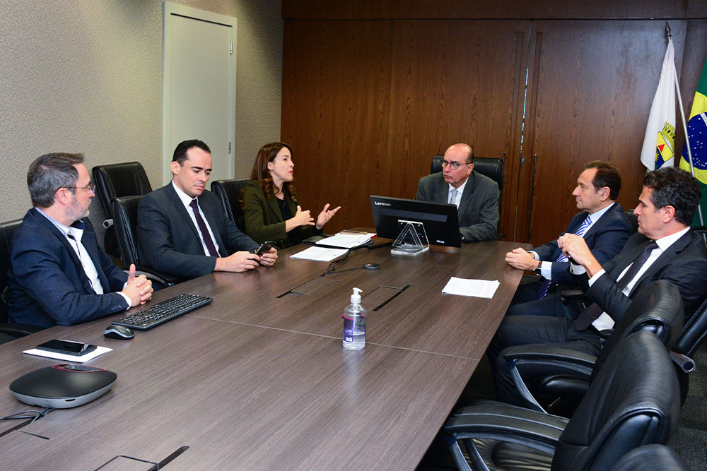 not-Reuniao-do-PR-com-corregedor_--juizes-Rodrigo-e-Marcela.jpg