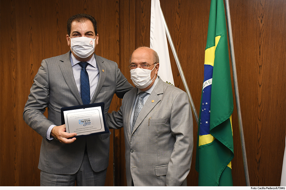 Not-entrega-placa-Serro.jpg