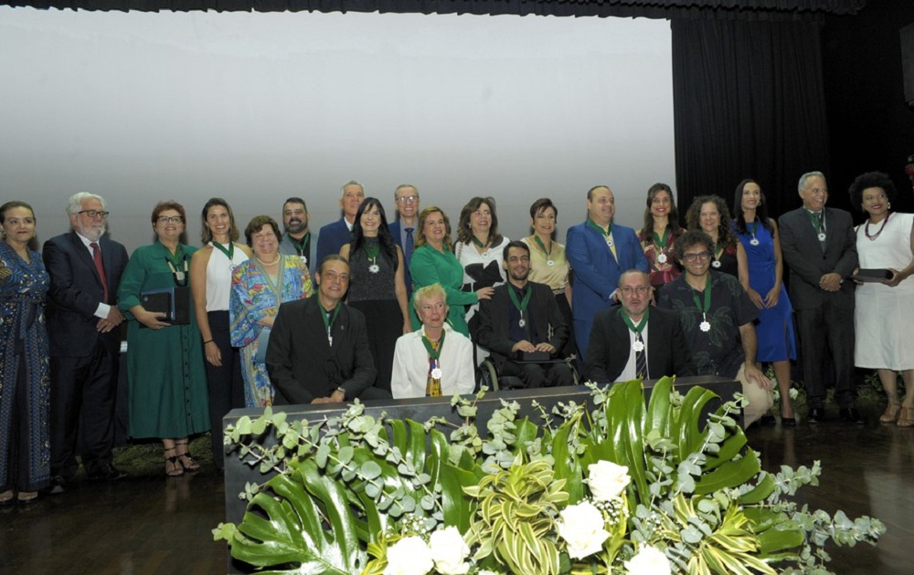 Not--Medalha--Merito--UFMG.jpg