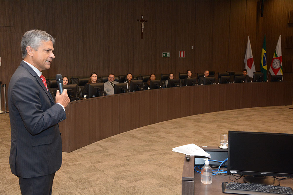 Not---Visita-de-faculdade-de-Varginha-dentro-do-programa-Conhecendo-o-Judiciario5.jpg