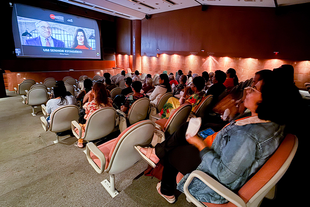 Not Cineclube Um Senhor Estagiario.1.jpg