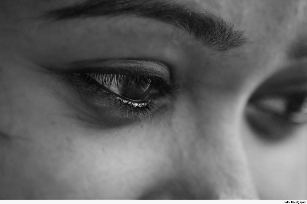 noticia-mulher-olhos-14.08.2020.jpg