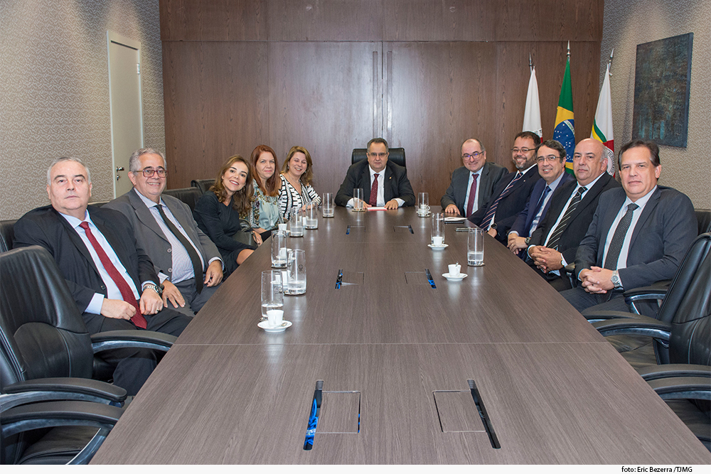 noticia01_reuniao-juizes-turma-recursal-bh-contagem-16-05-19.jpg