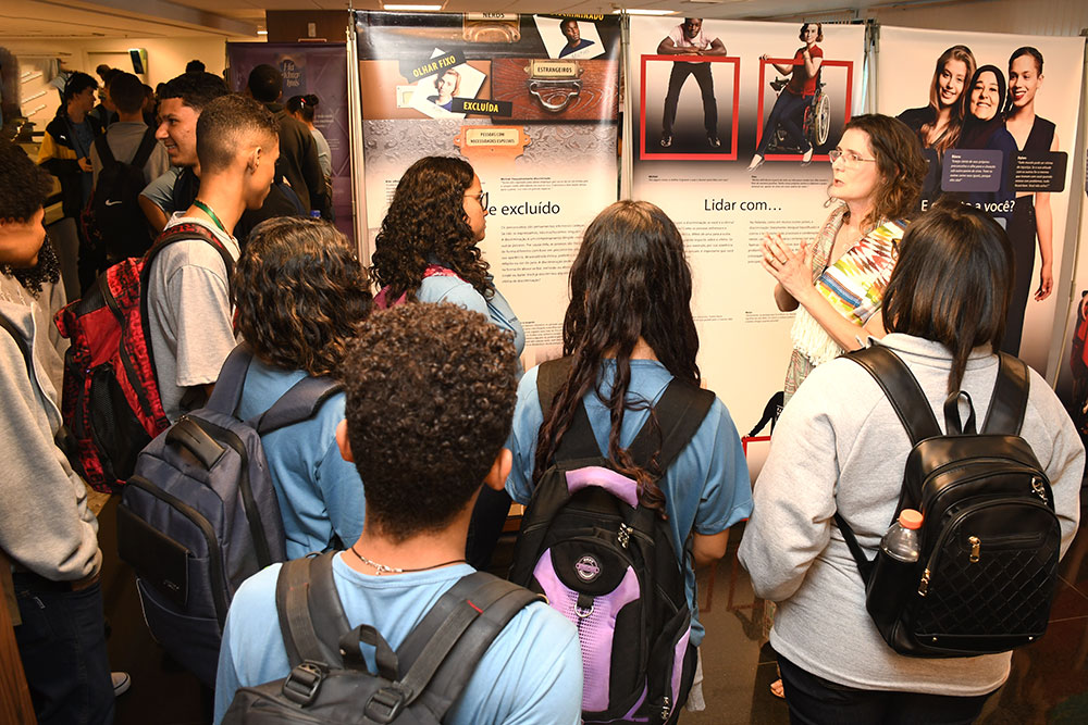 Not-abertura-AnneFrank-SJPC2.jpg