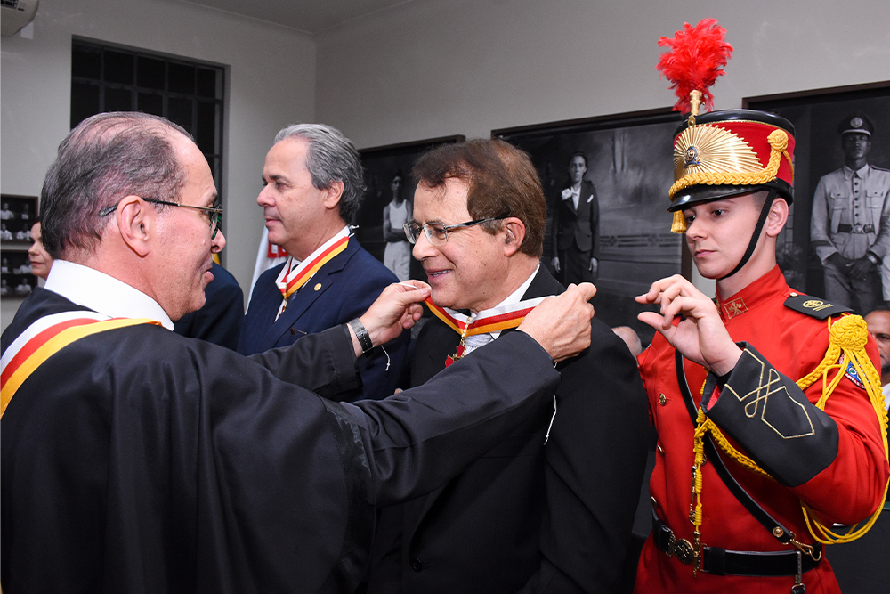 Not---Des-Pedro-Bernardes-rep-Pres-na-Ordem-do-Merito-do-TRT3._1.jpg