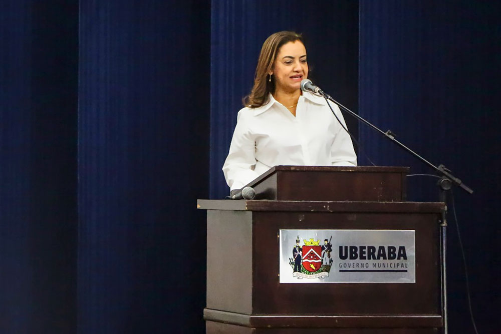 Gestora fala em evento em auditório