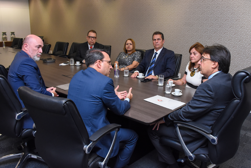 Not---Des.-Alberto-Vilas-Boas-recebe-Dep-Arnaldo-Silva._2.jpg