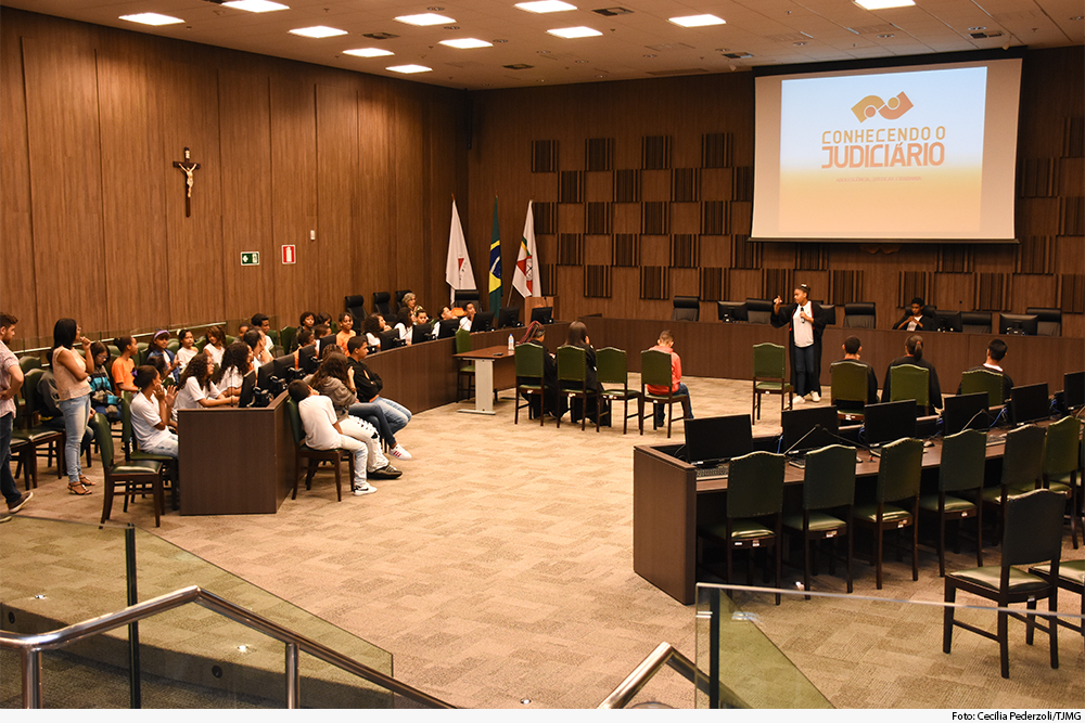 noticia6-conhecendo-judiciario-pleno-estudantes.jpg