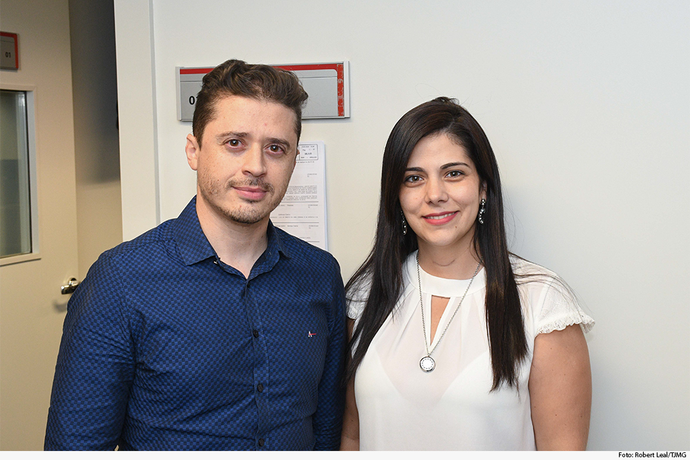 Homem e mulher em plano americano