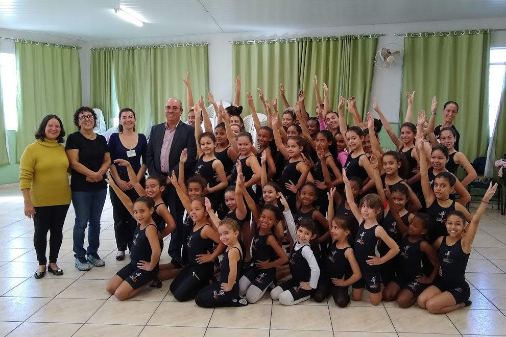juiz Marcelo Paulo Salgado no projeto Fazendo Arte - EE Luro Epif_nio.jpg
