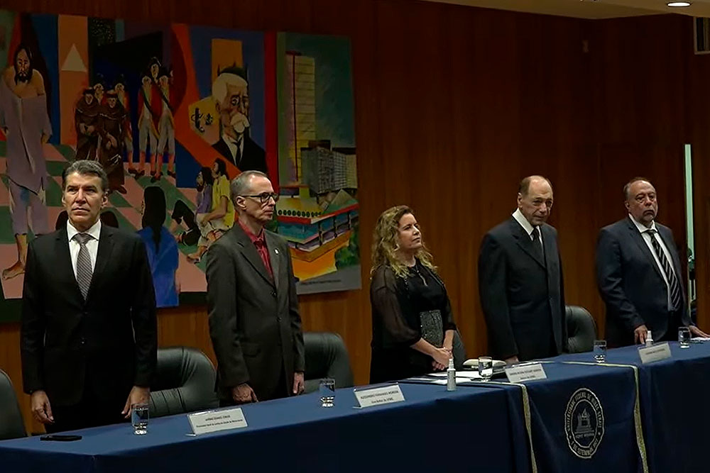 Not---Titulo-de-Dr-Honoris-Causa-ao-prof-Eugenio-Raul-Zaffaroni.jpg