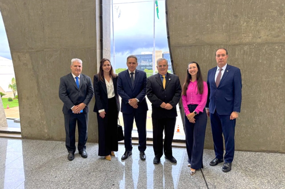 Not Congresso 1a Instancia STJ - Comitiva TJ e min Afranio.JPG