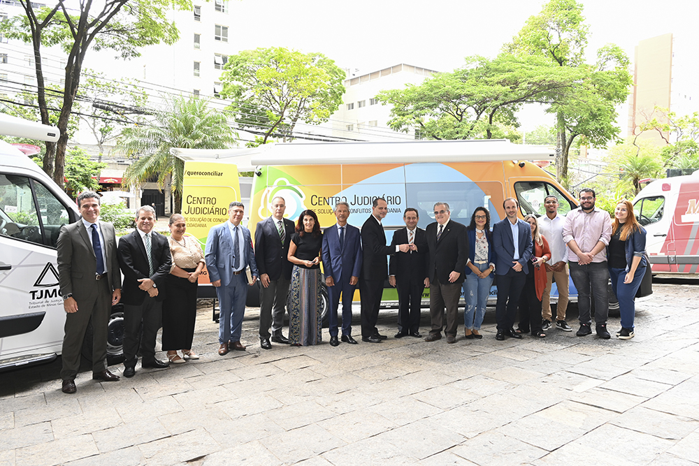 Not-4---Entrega-das-Vans-para-o-Cejusc-e-Nucleo-de-Voluntariado.jpg