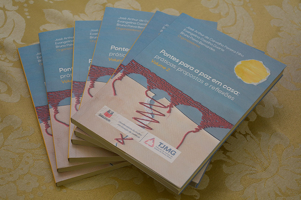 Not---Lancamento-livro-Pontos-pela-Paz-em-Casa-e-Selo-Mulheres-Libertas14.jpg